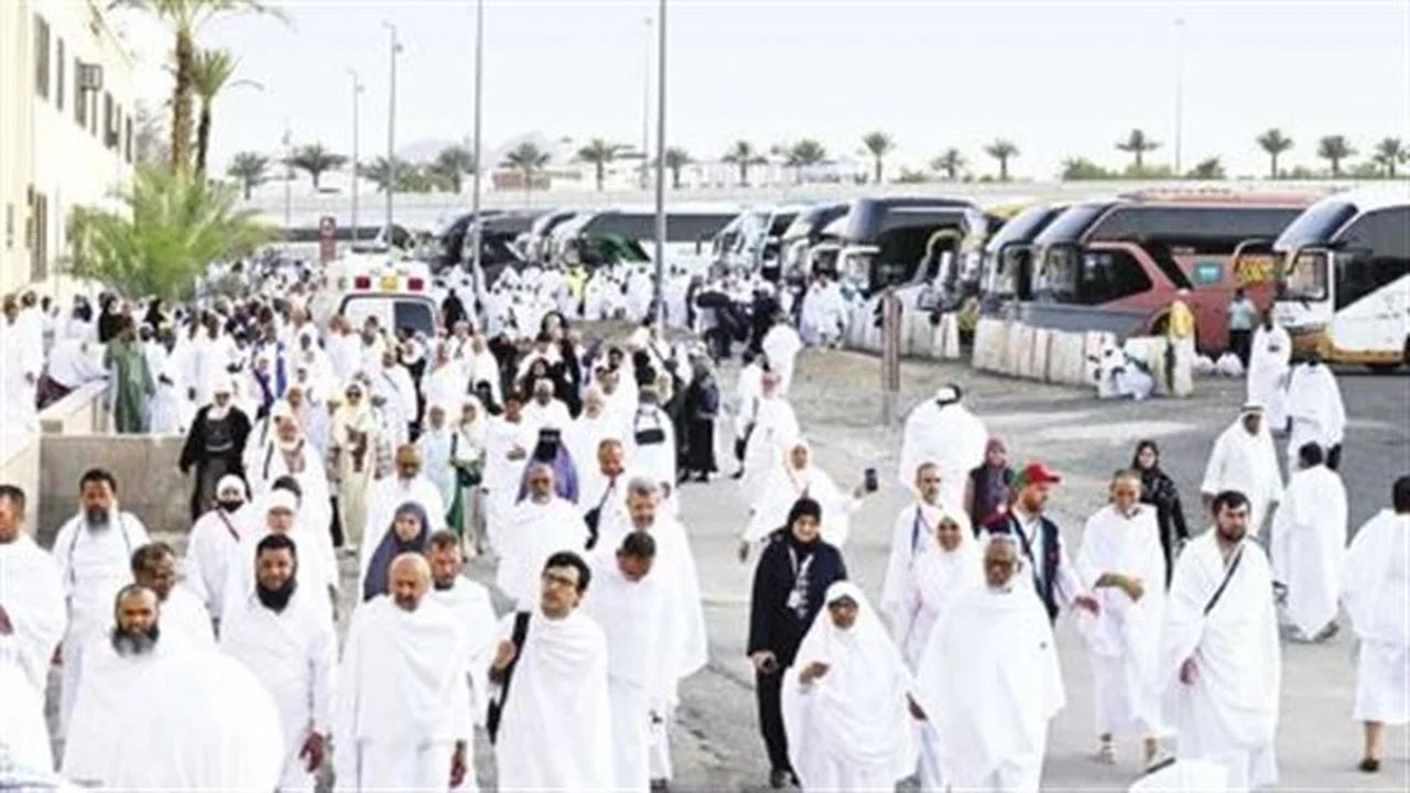 نظام ذكي.. بعثة الحج المصرية تيسّر النقل خلال التصعيد والنفرة